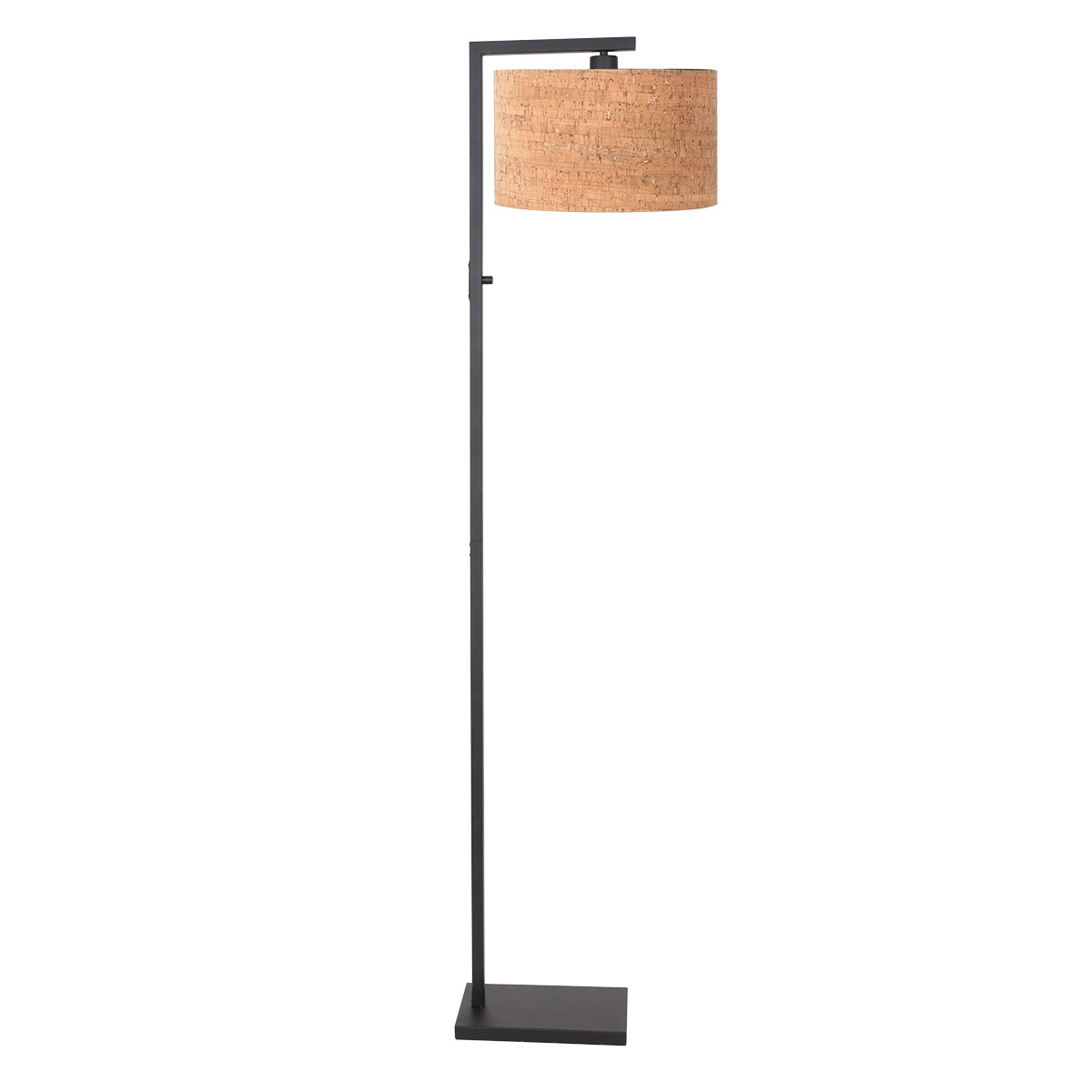 Lampadaire entier légèrement incliné, structure fine noire et diffuseur cylindrique en liège.