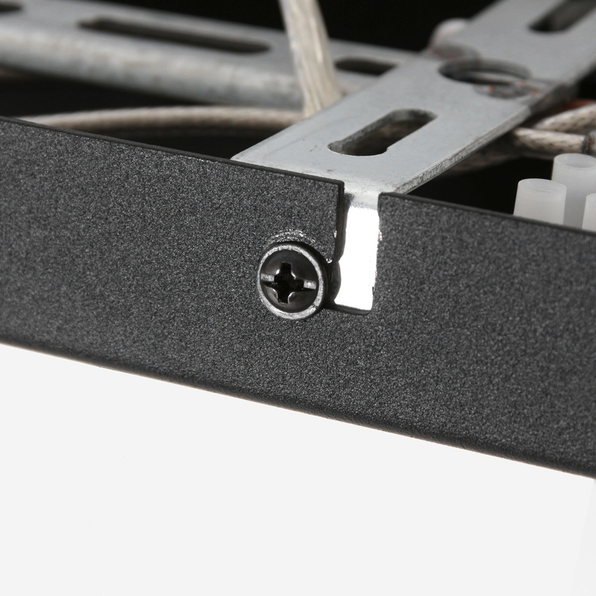 Platine de fixation au plafond de la suspension liège – Designix.fr