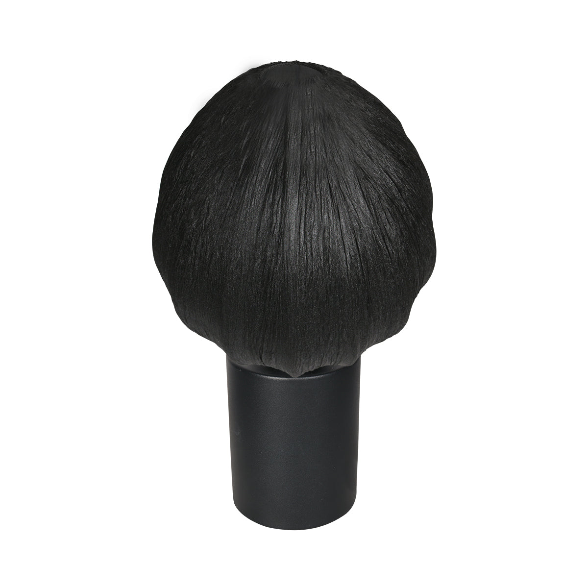 Vue de face du luminaire, abat-jour textile noir plissé et socle cylindrique mat