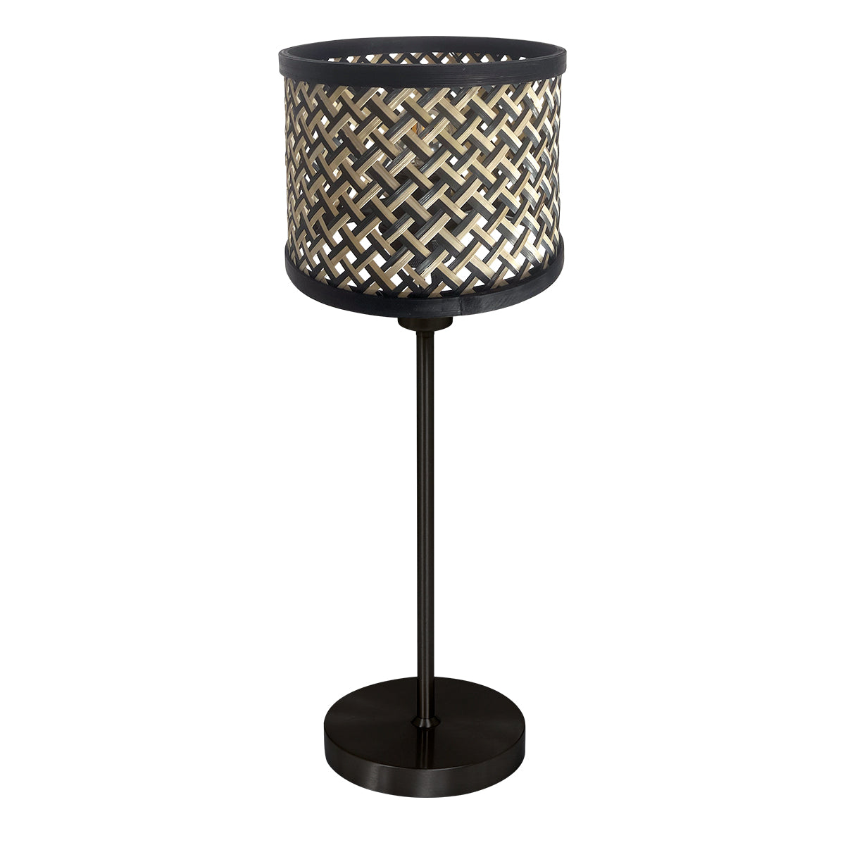 Vue d'ensemble du luminaire sur fond blanc, abat-jour cannage et structure noire.