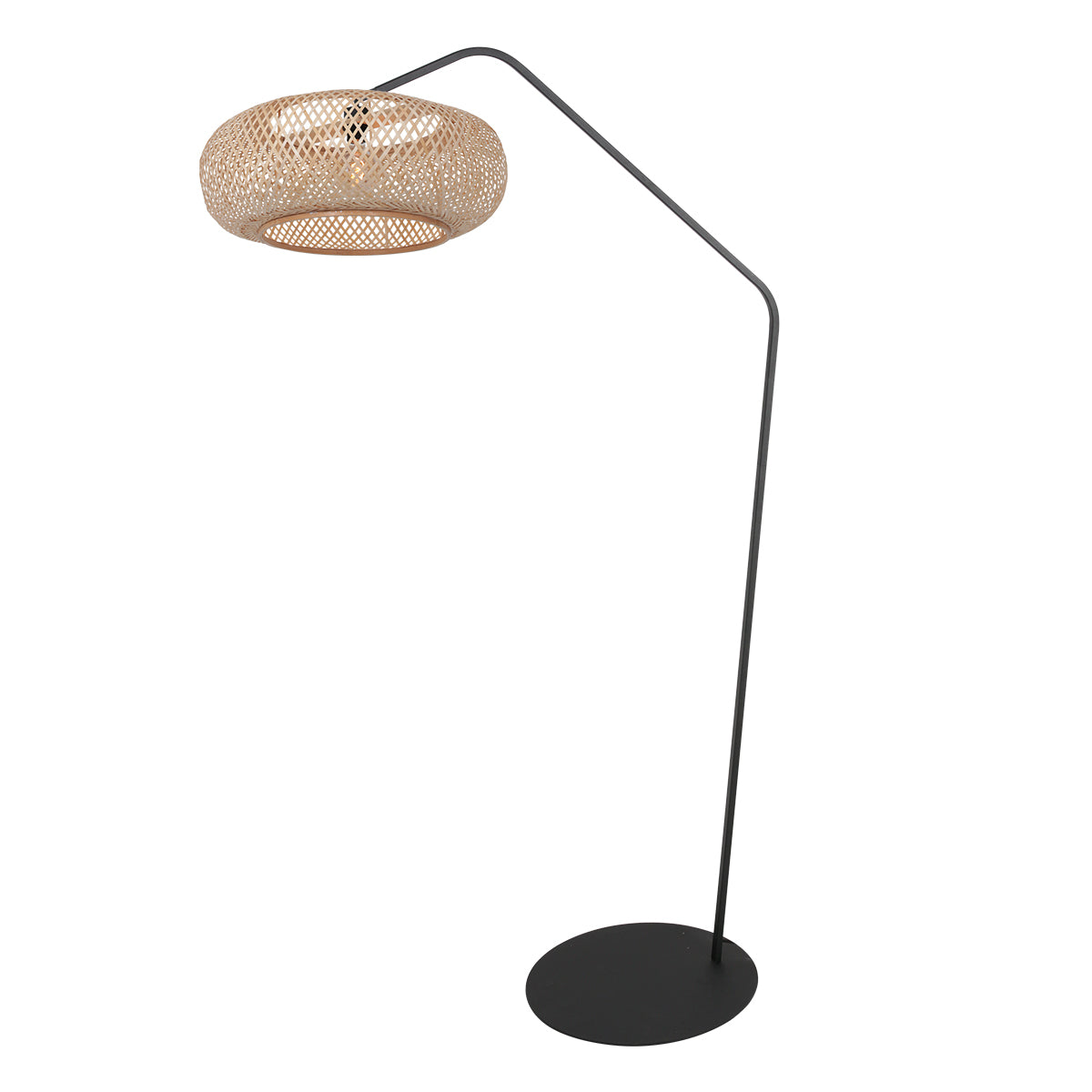 Vue en plongée du lampadaire, abat-jour tressé et base ovale noire au sol.