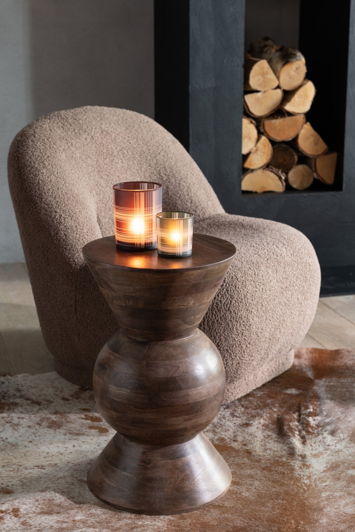 Design-Couchtisch aus braunem Mangoholz