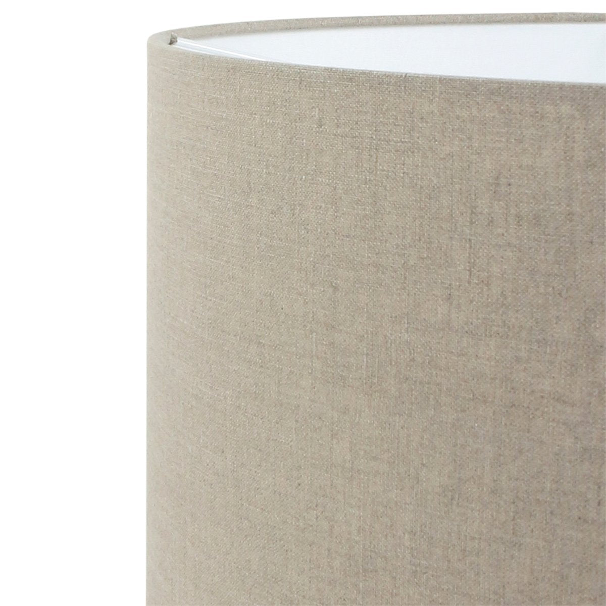 Gros plan sur la texture en tissu beige de l'abat-jour cylindrique.