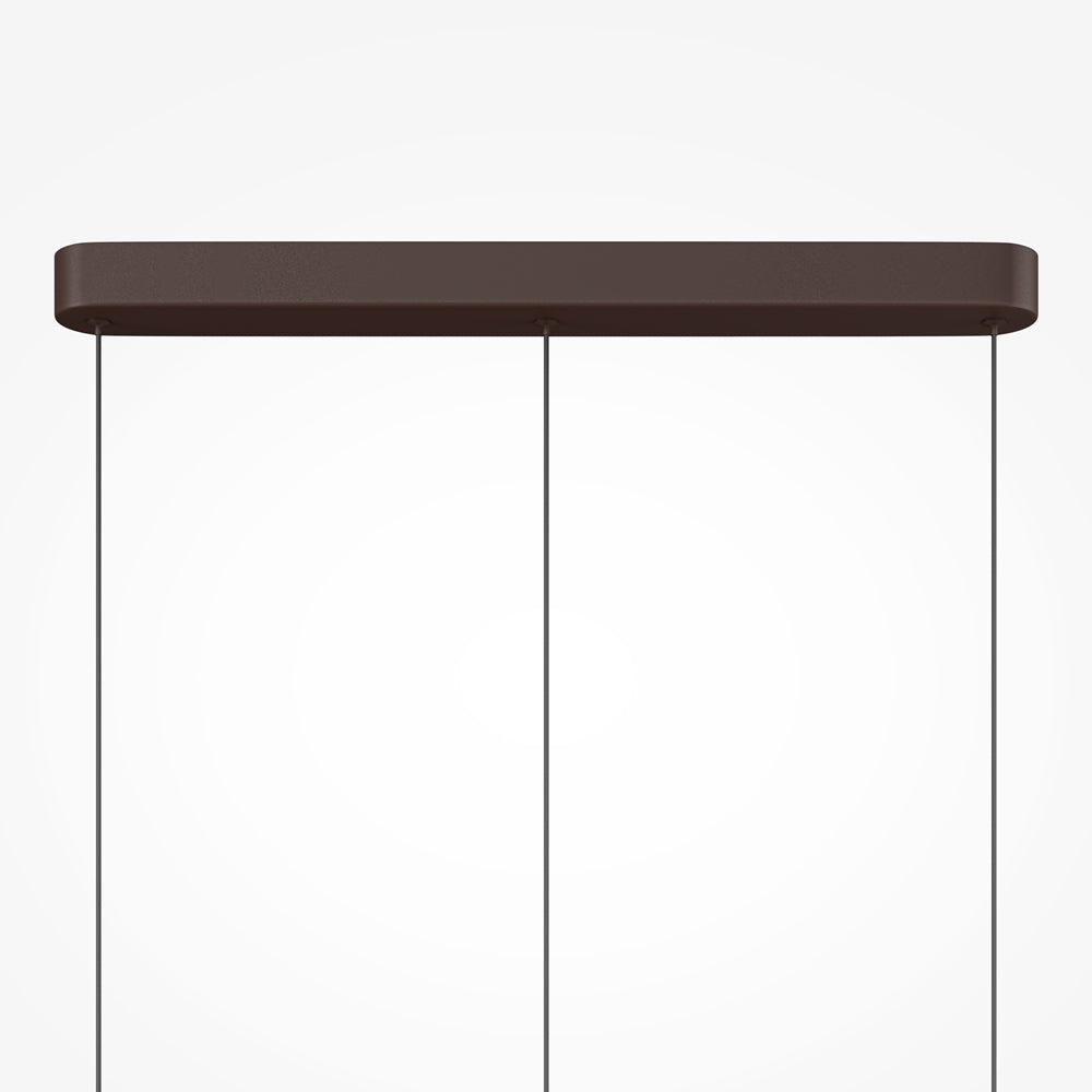 Détail de la barre de fixation marron et des trois câbles