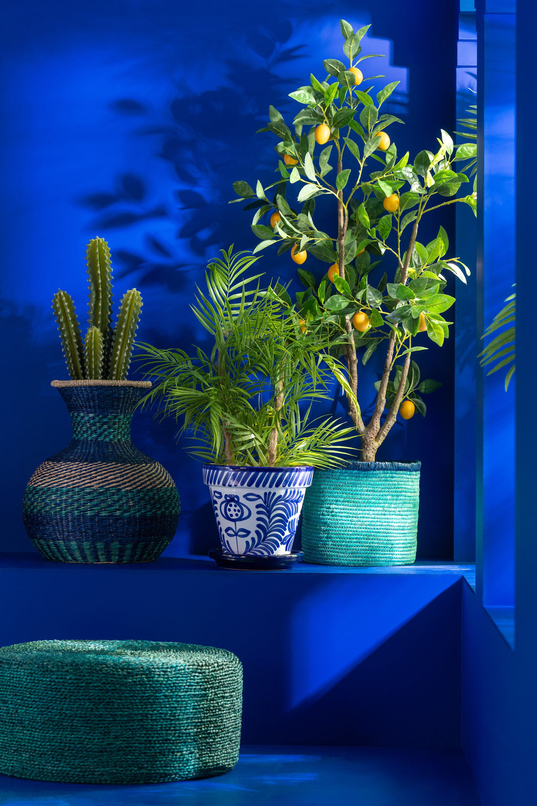 Gestreifte Vase aus Seegras, Dunkelblau