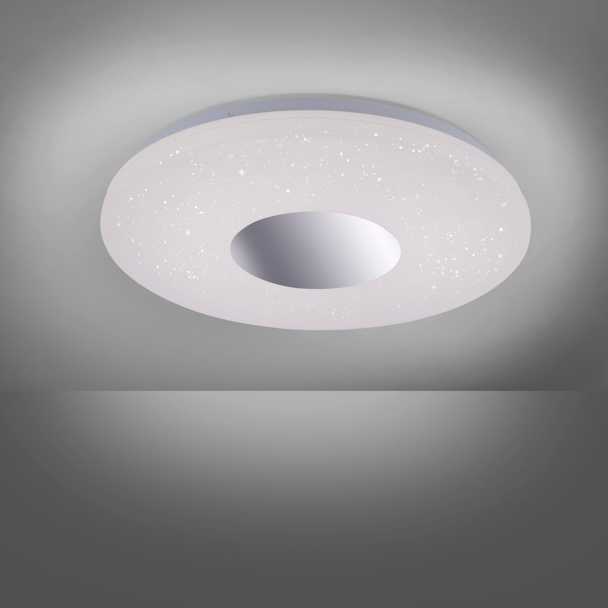 Gros plan du diffuseur étoilé illuminé et de son halo lumineux
