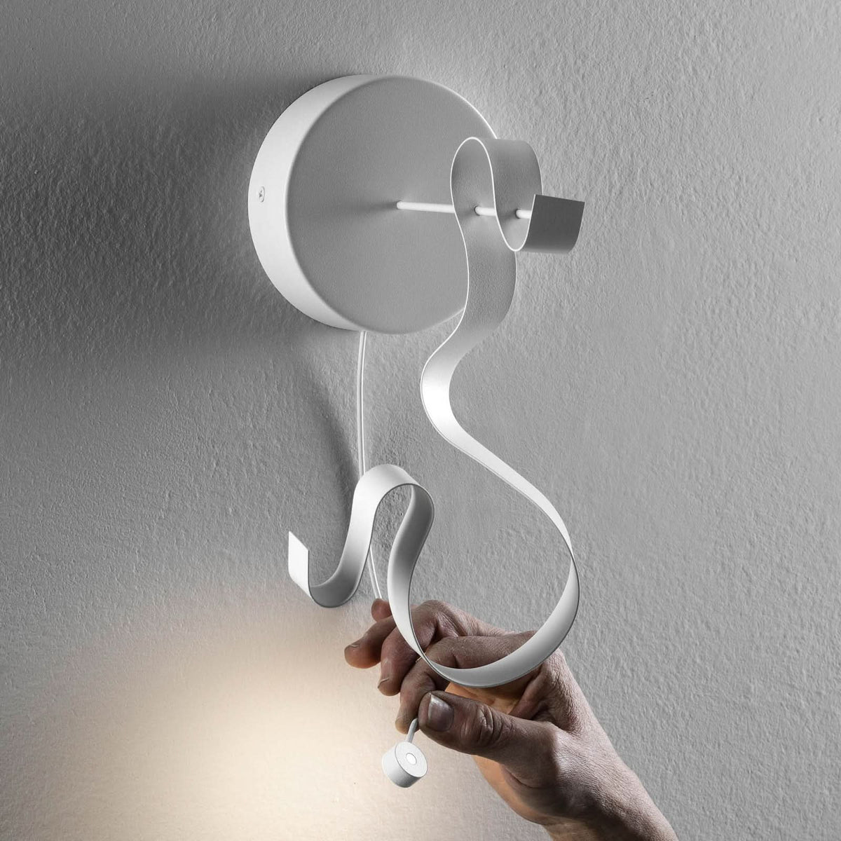 Applique murale LED Curve en acier, blanc, hauteur 29 cm