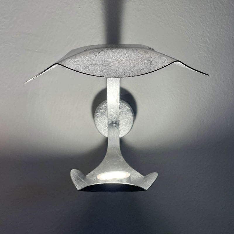 Applique murale LED Le Gigine en acier, feuille d'argent, hauteur 16 cm