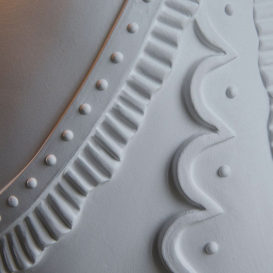 Applique murale Cubano en céramique, blanc mat, hauteur 45 cm