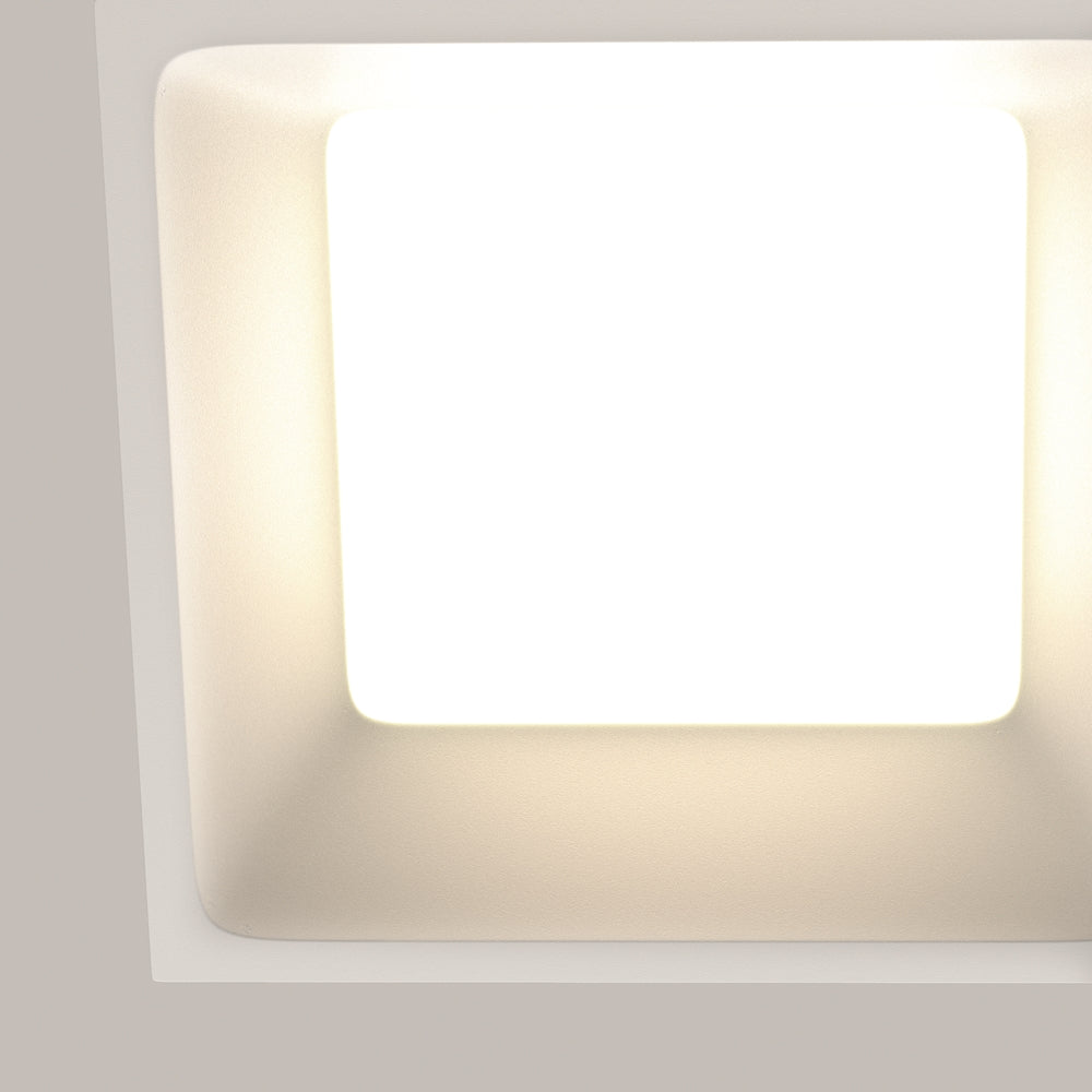 Détail rapproché du cadre carré et de la lumière chaude diffusée