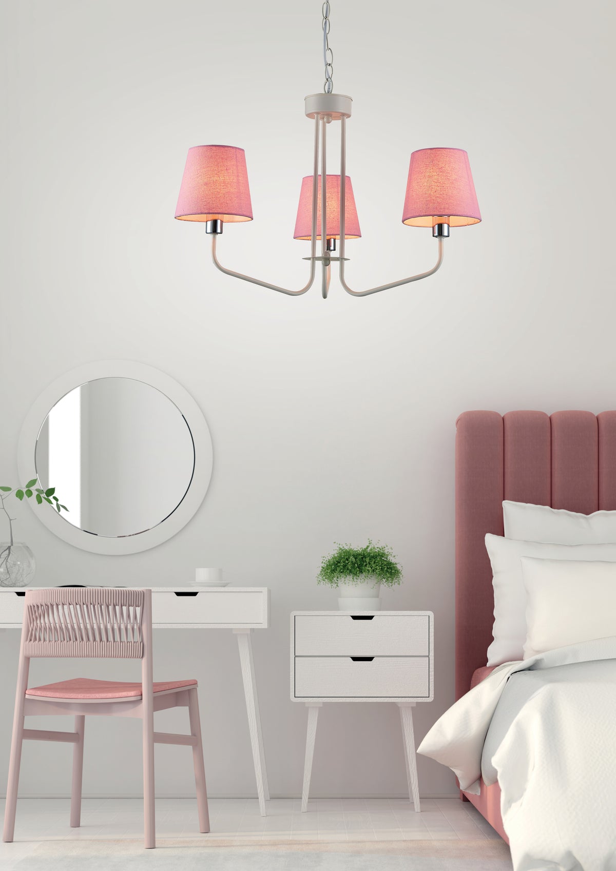 Vue rapprochée du lustre installé, détail des trois abat-jours roses et des bras courbés
