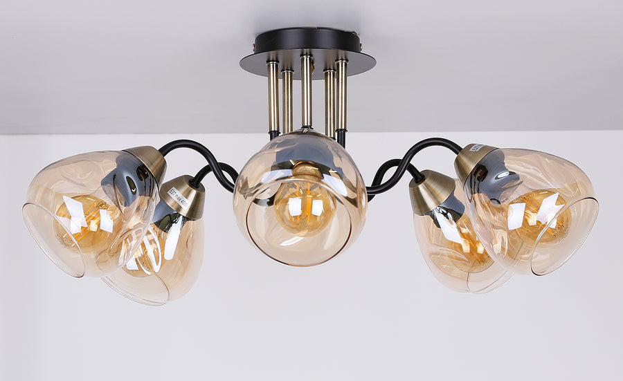 Luminaire fixé au plafond blanc, cinq diffuseurs en verre fumé orientés vers le bas