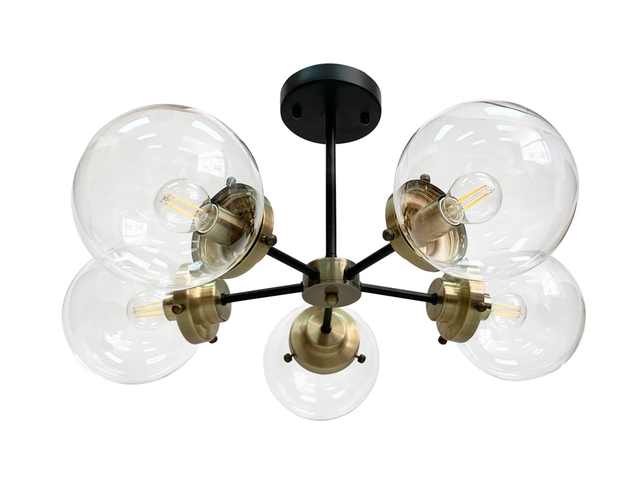 Plafonnier de face sur fond blanc, cinq globes en verre transparent