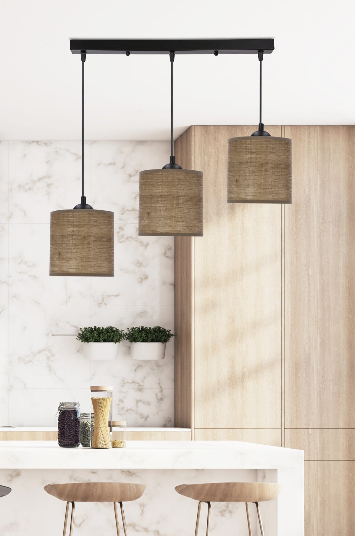 Suspension installée au-dessus d'un îlot de cuisine, trois abat-jours en bois naturel, ambiance moderne.