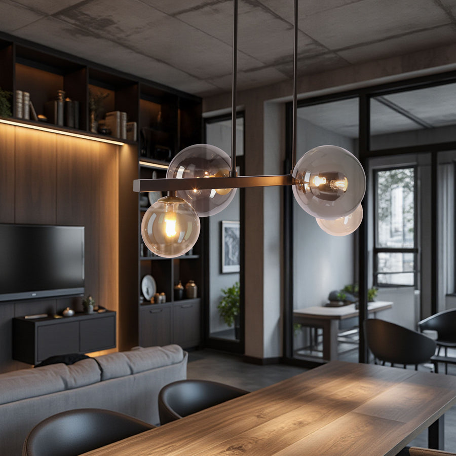 Luminaire suspendu dans un salon contemporain, au-dessus d'une table en bois.