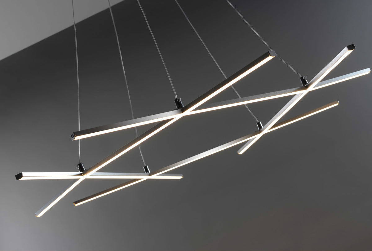 Détail rapproché des barres LED allumées et de la finition aluminium brossé