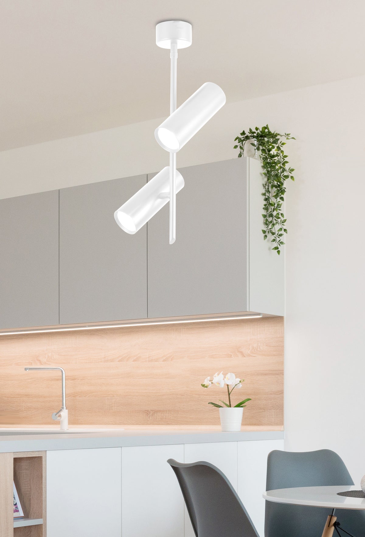 Mise en ambiance du luminaire suspendu au-dessus d'un plan de travail de cuisine moderne