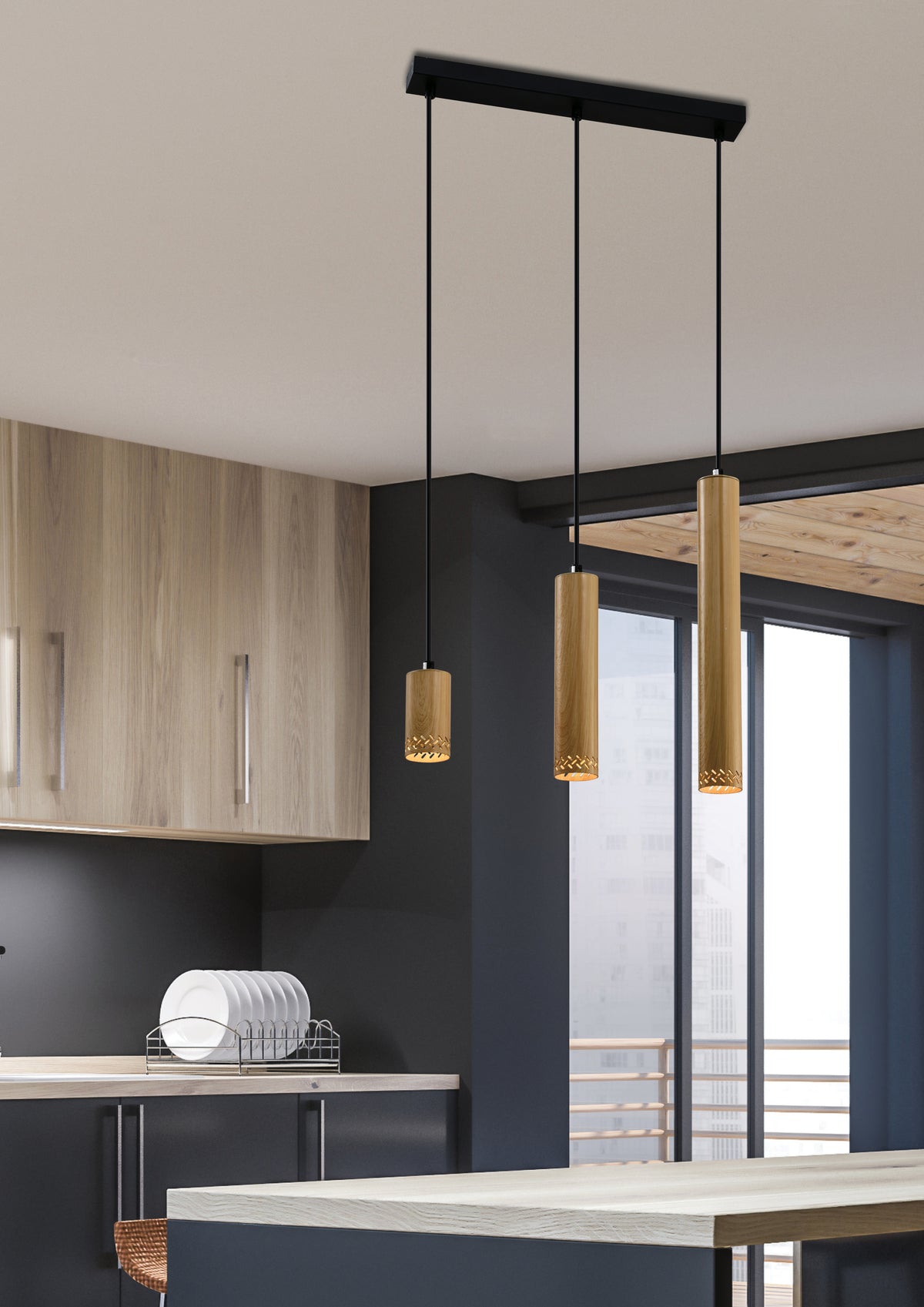 Mise en ambiance dans une cuisine moderne avec suspension au-dessus de l'îlot central