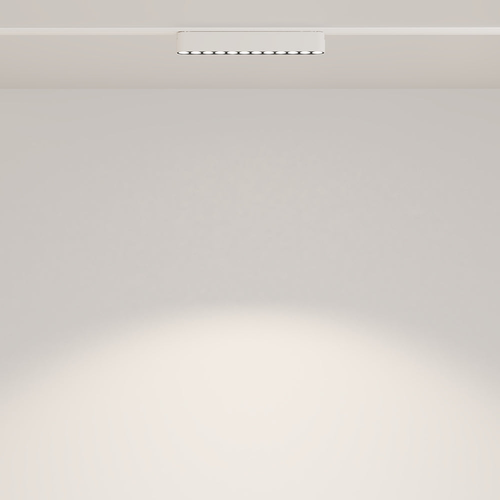 Vue de face du spot allumé projetant un halo lumineux au plafond