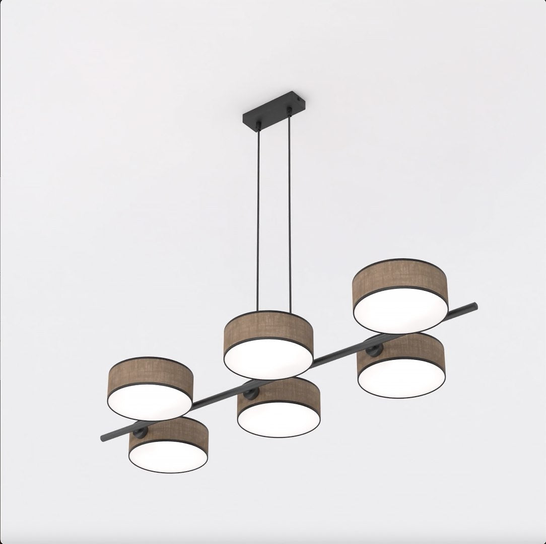 Vue en plongée du luminaire suspendu avec six abat-jours et bras central noir