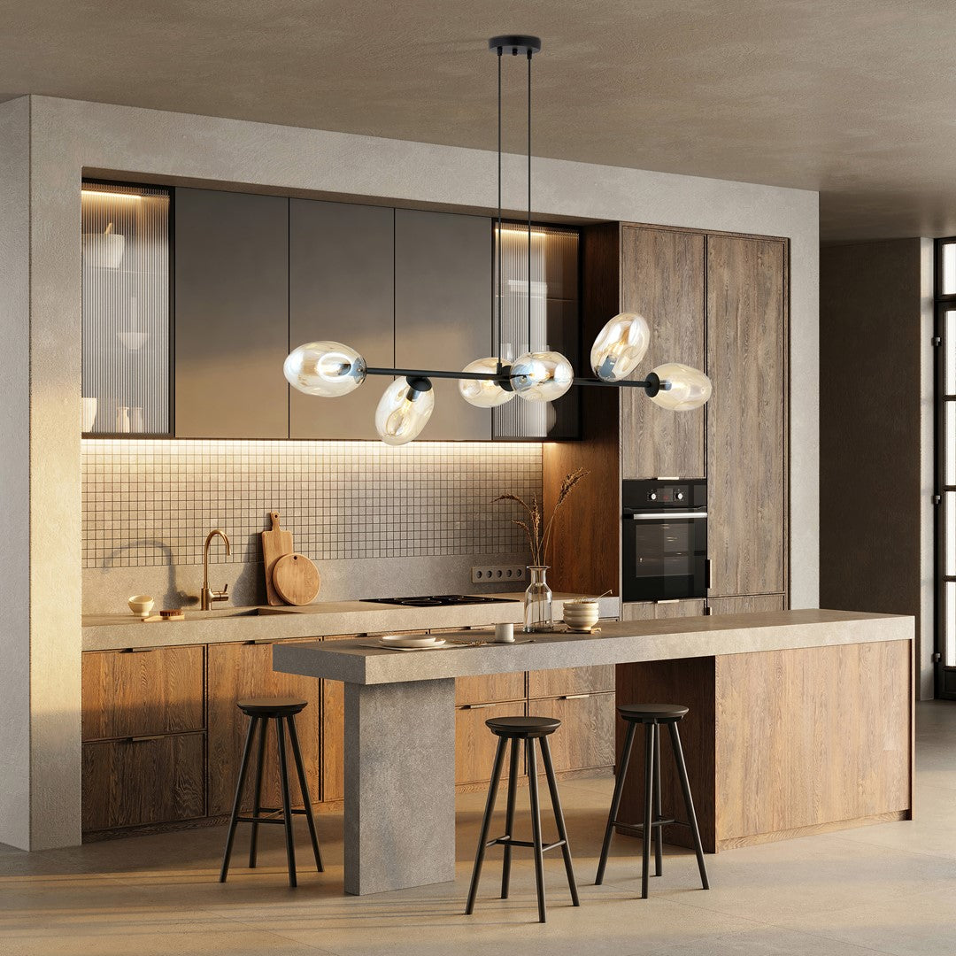 Mise en ambiance cuisine moderne, suspension linéaire au-dessus d'un îlot central.