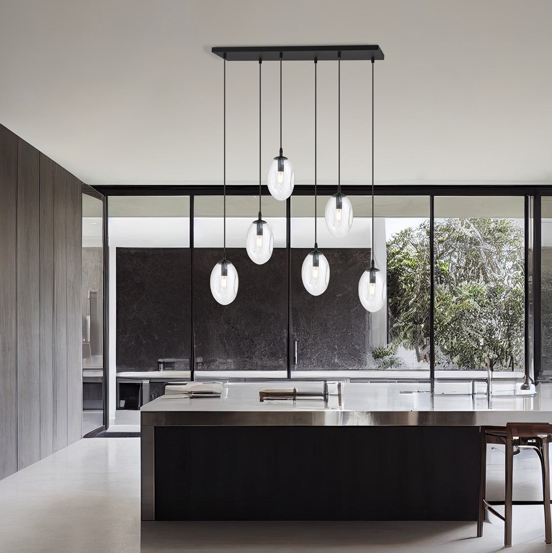Mise en ambiance au-dessus d'un îlot de cuisine, verre transparent éclairé