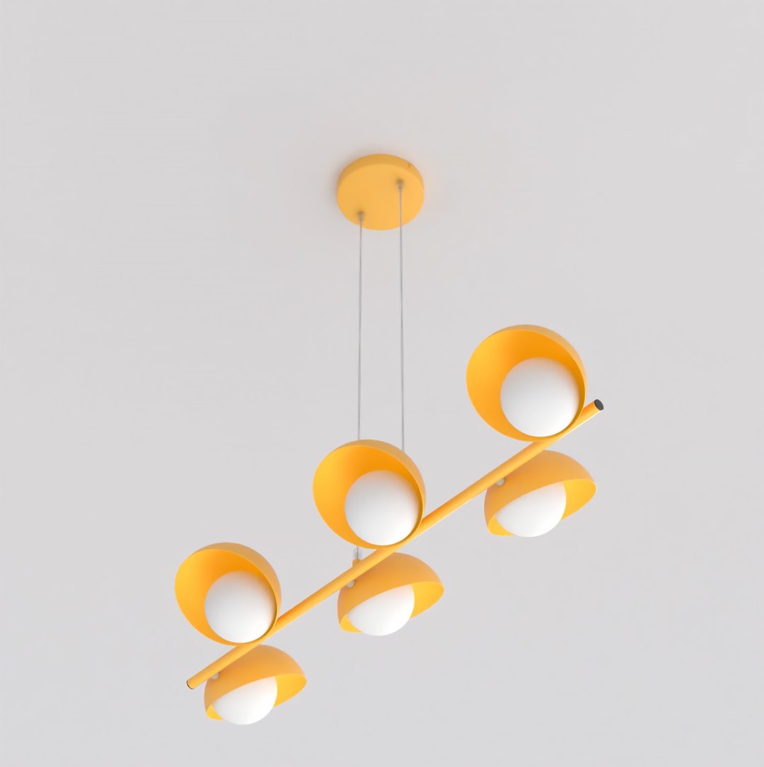 Vue rapprochée en plongée du luminaire allumé, montrant les coupelles orange et les globes blancs.