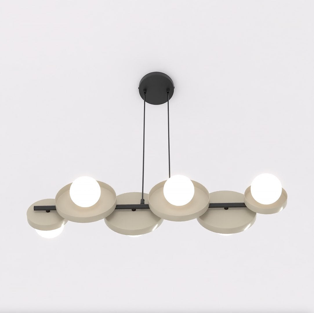 Luminaire suspendu vu de dessous, globes blancs allumés sous les disques
