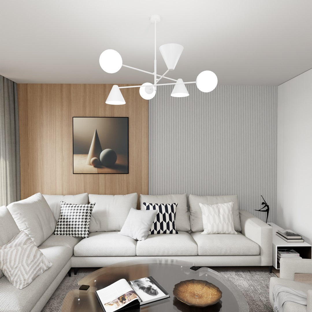 Ambiance salon clair avec le lustre blanc à six lumières allumé au plafond