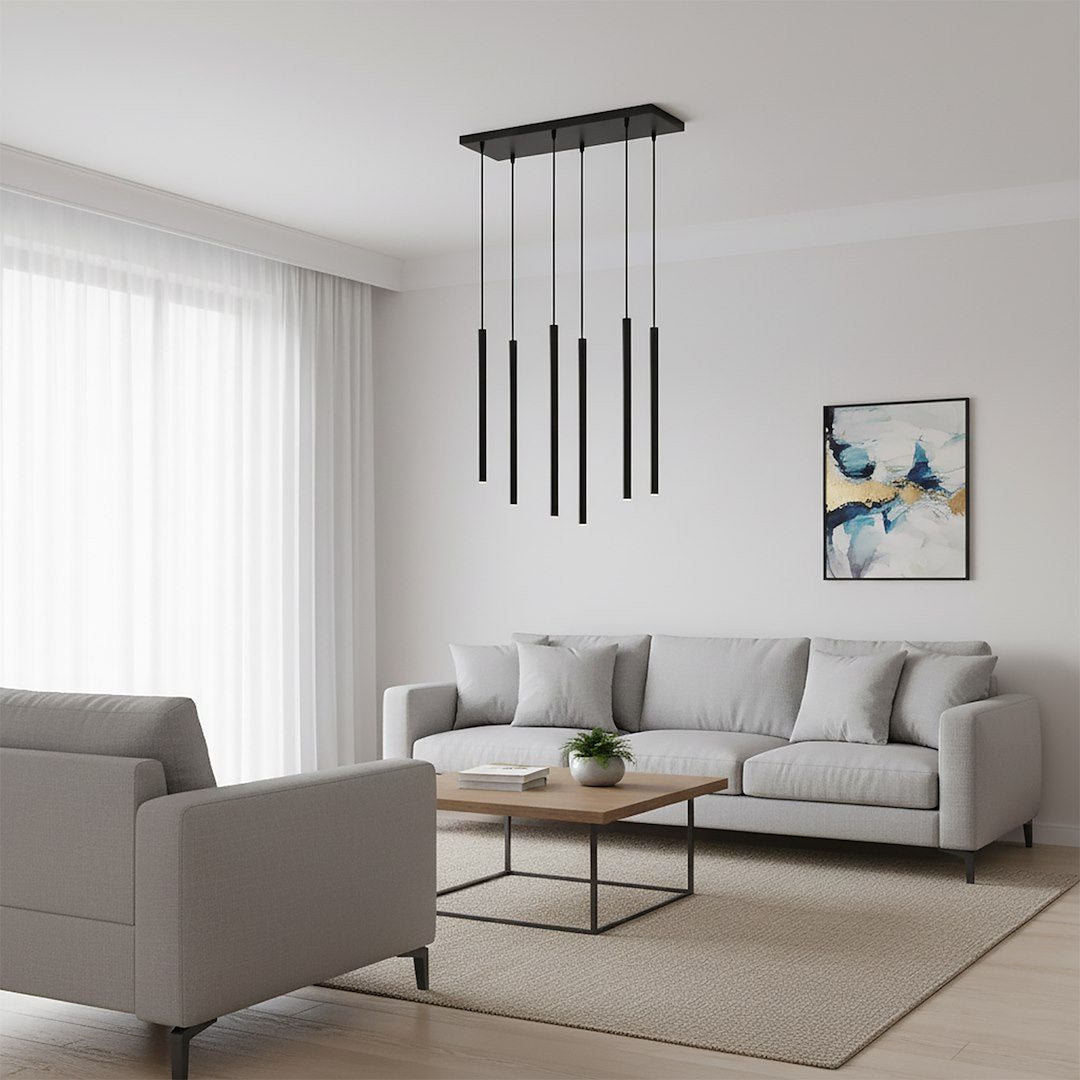 Vue large du séjour meublé montrant la suspension noire fixée au plafond blanc
