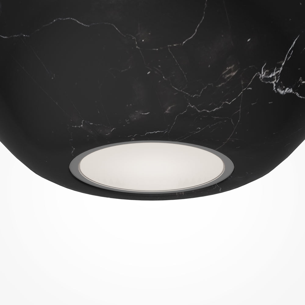 Détail du dessous de la sphère montrant le diffuseur opale cerclé.