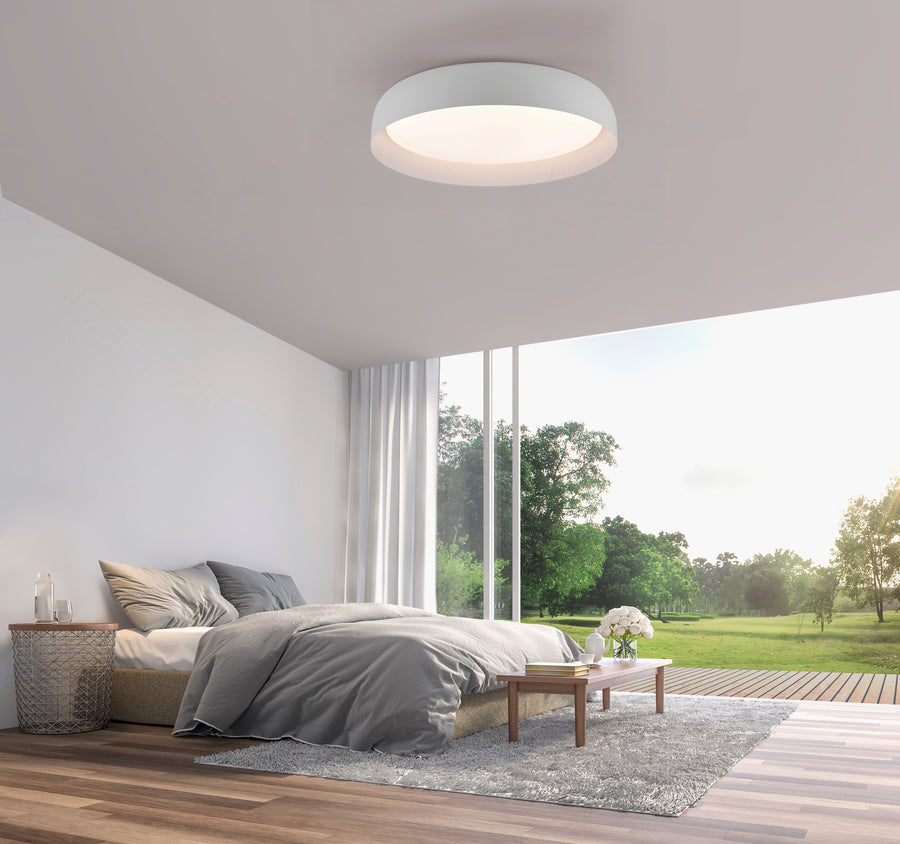 Plafonnier blanc installé au plafond dans une chambre contemporaine lumineuse
