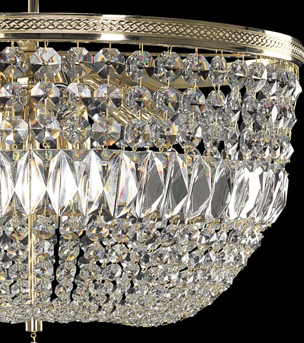 Détail des pendeloques en cristal et de la monture métallique dorée