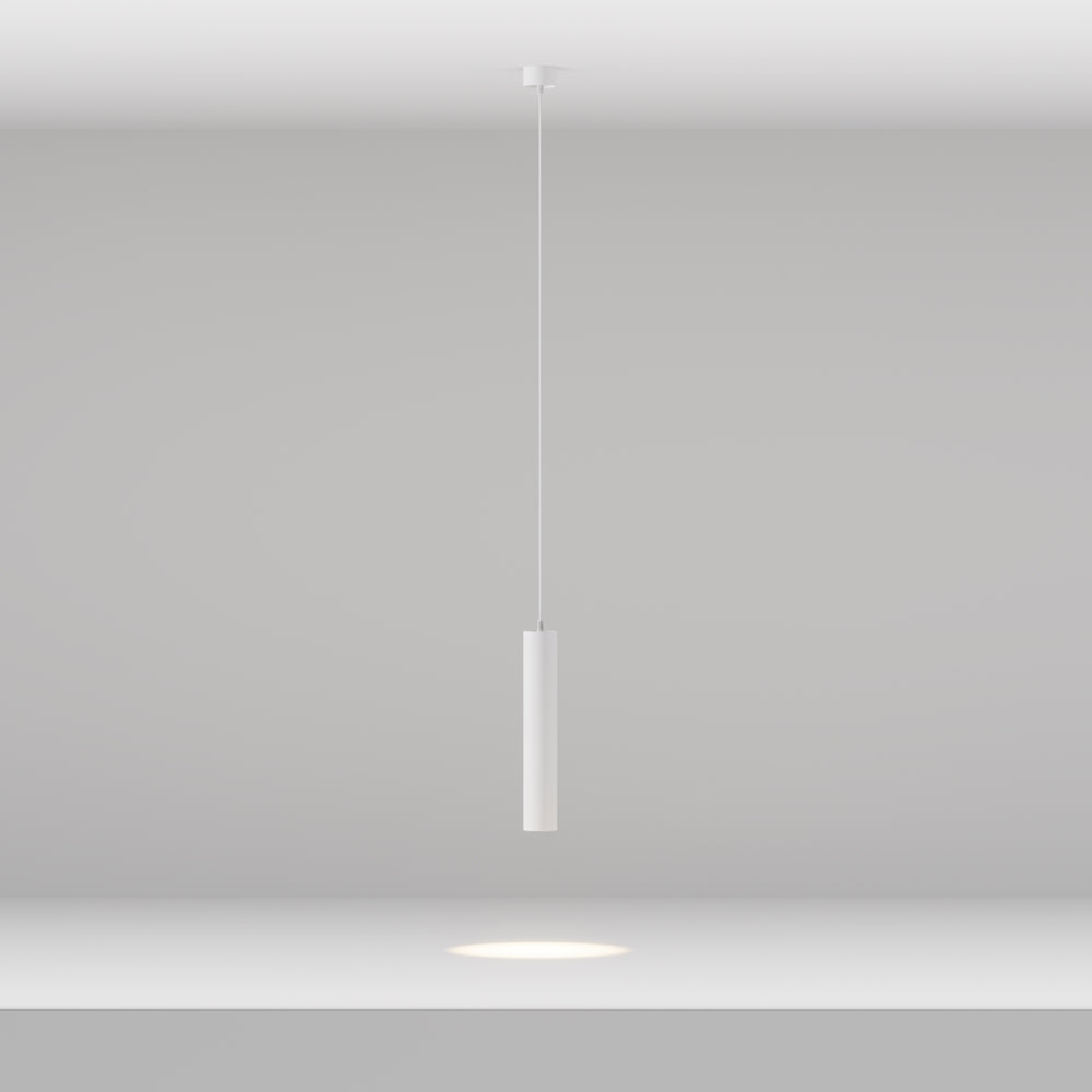 Mise en ambiance montrant le luminaire allumé et son halo projeté au sol