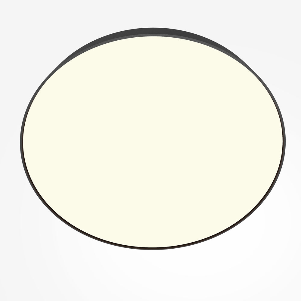 Vue de dessous du luminaire, grand diffuseur blanc circulaire