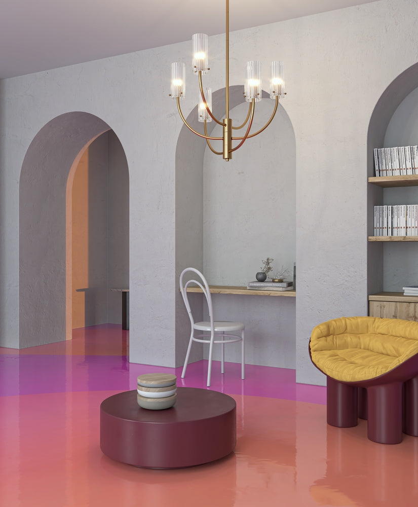 Mise en ambiance du luminaire suspendu dans un intérieur aux arches colorées
