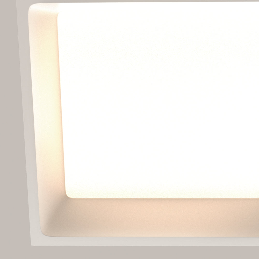 Gros plan sur le bord lumineux et la finition mate du cadre blanc