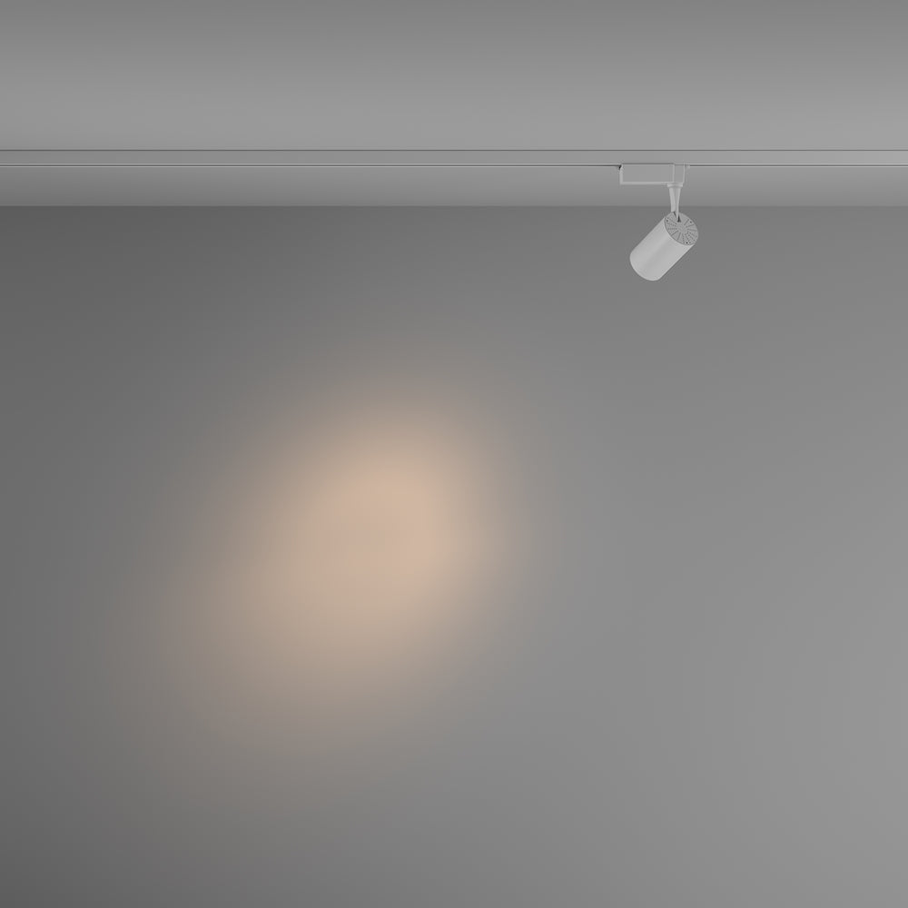 Mise en ambiance : halo de lumière chaude projeté sur un mur gris