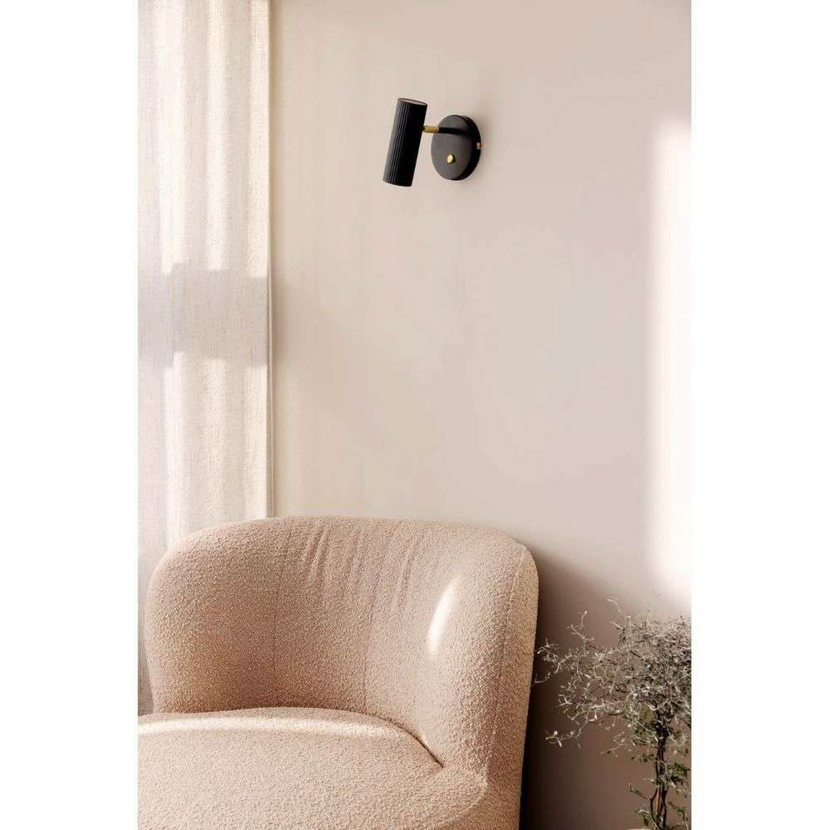 Applique murale Hubble en métal, noir et laiton brossé, hauteur 15 cm