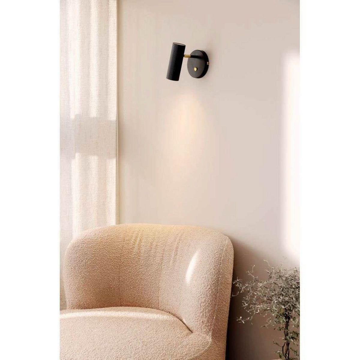 Applique murale Hubble en métal, noir et laiton brossé, hauteur 15 cm