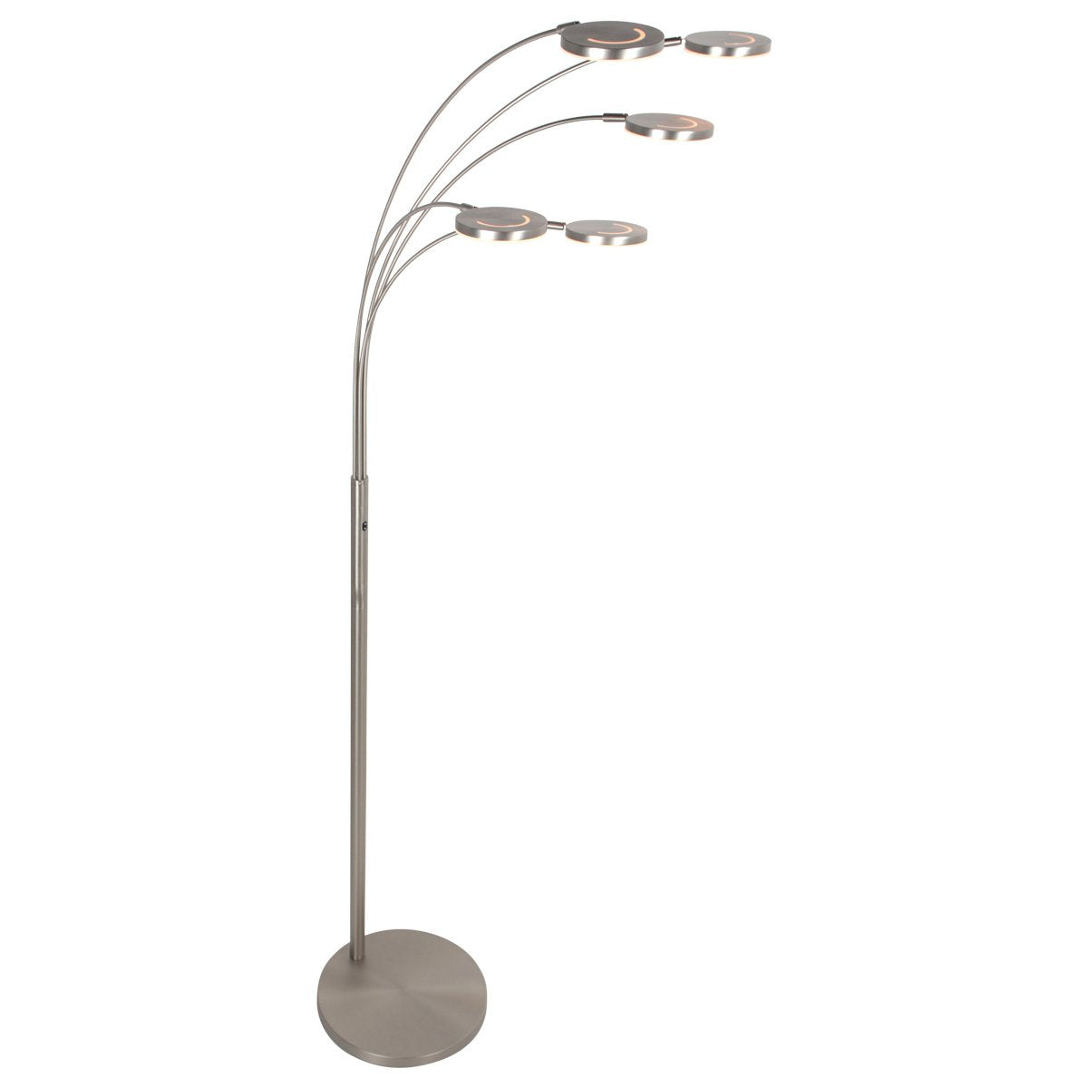 Vue entière du lampadaire cinq lumières, arcs argentés et diffuseurs allumés.