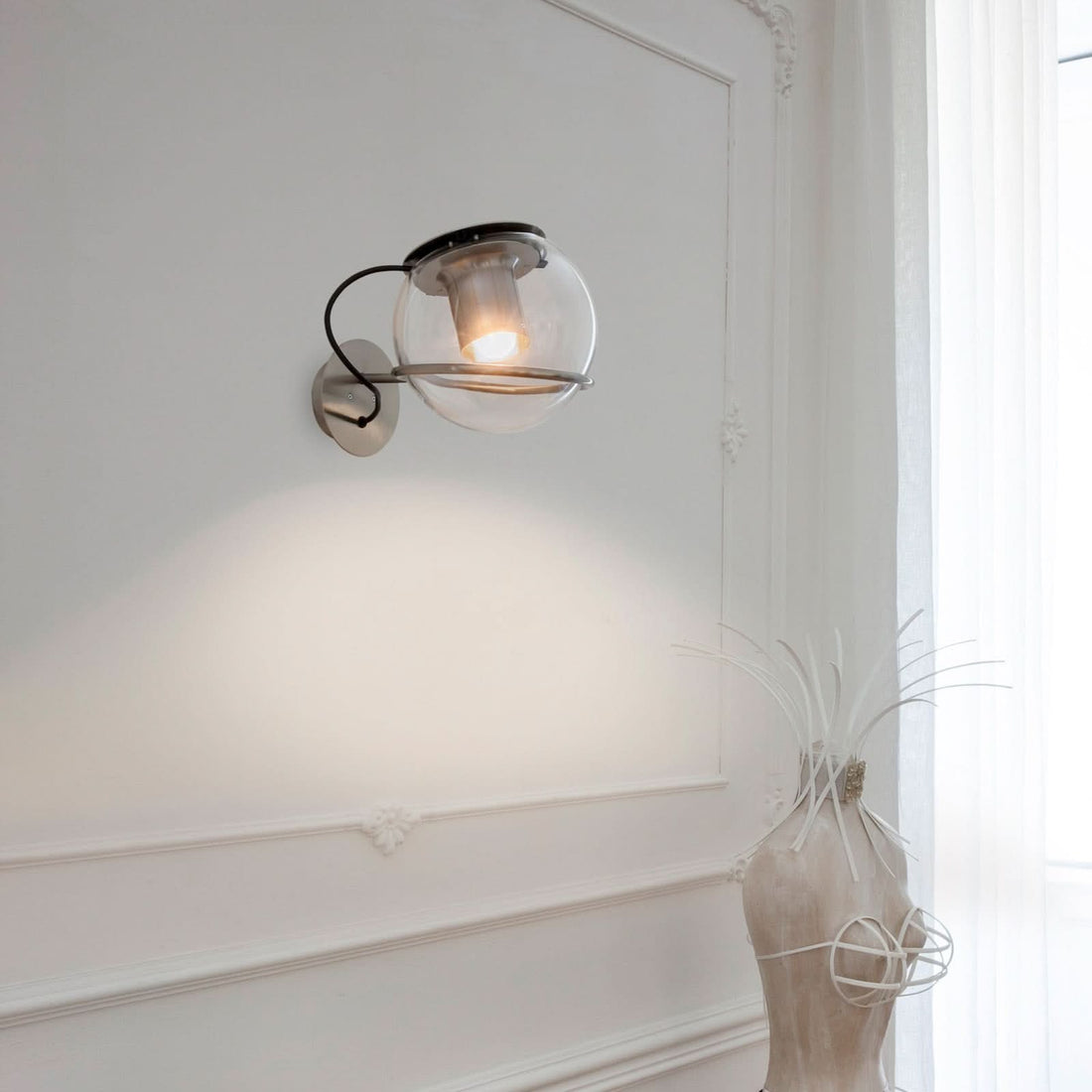 Applique murale The Globe en verre, nickel et blanc, Ø 20 cm