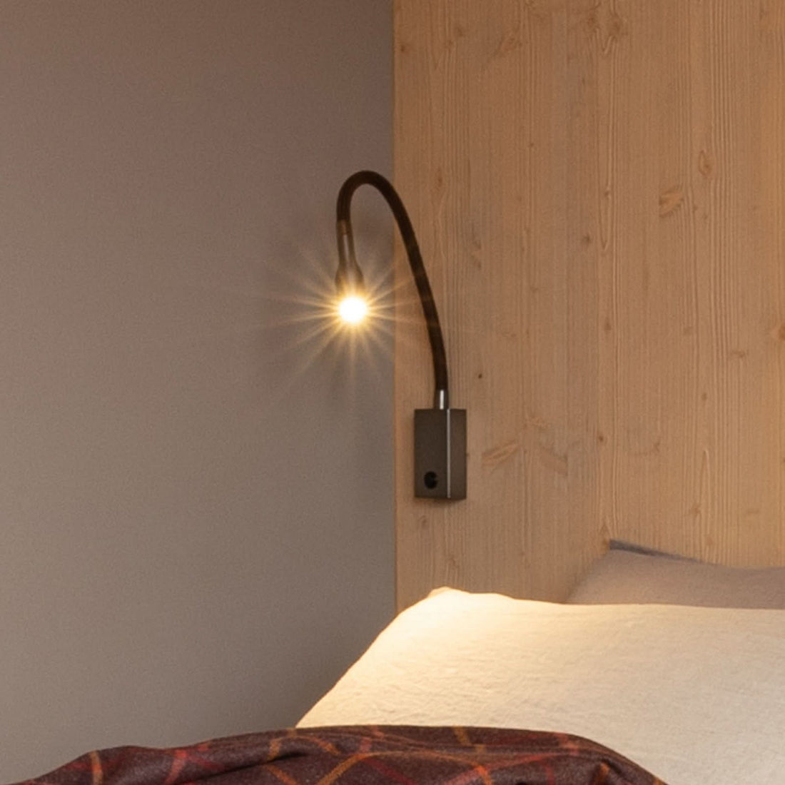 Applique murale LED Olorflex en verre, titane brossé et brun
