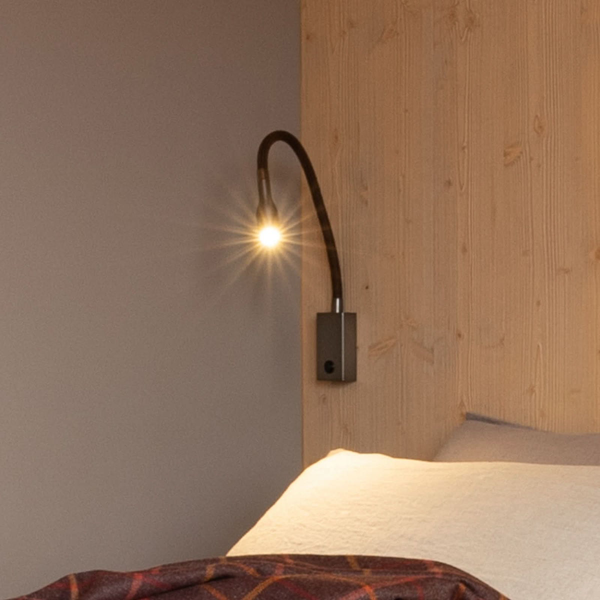 Applique murale LED Olorflex en verre, titane brossé et brun