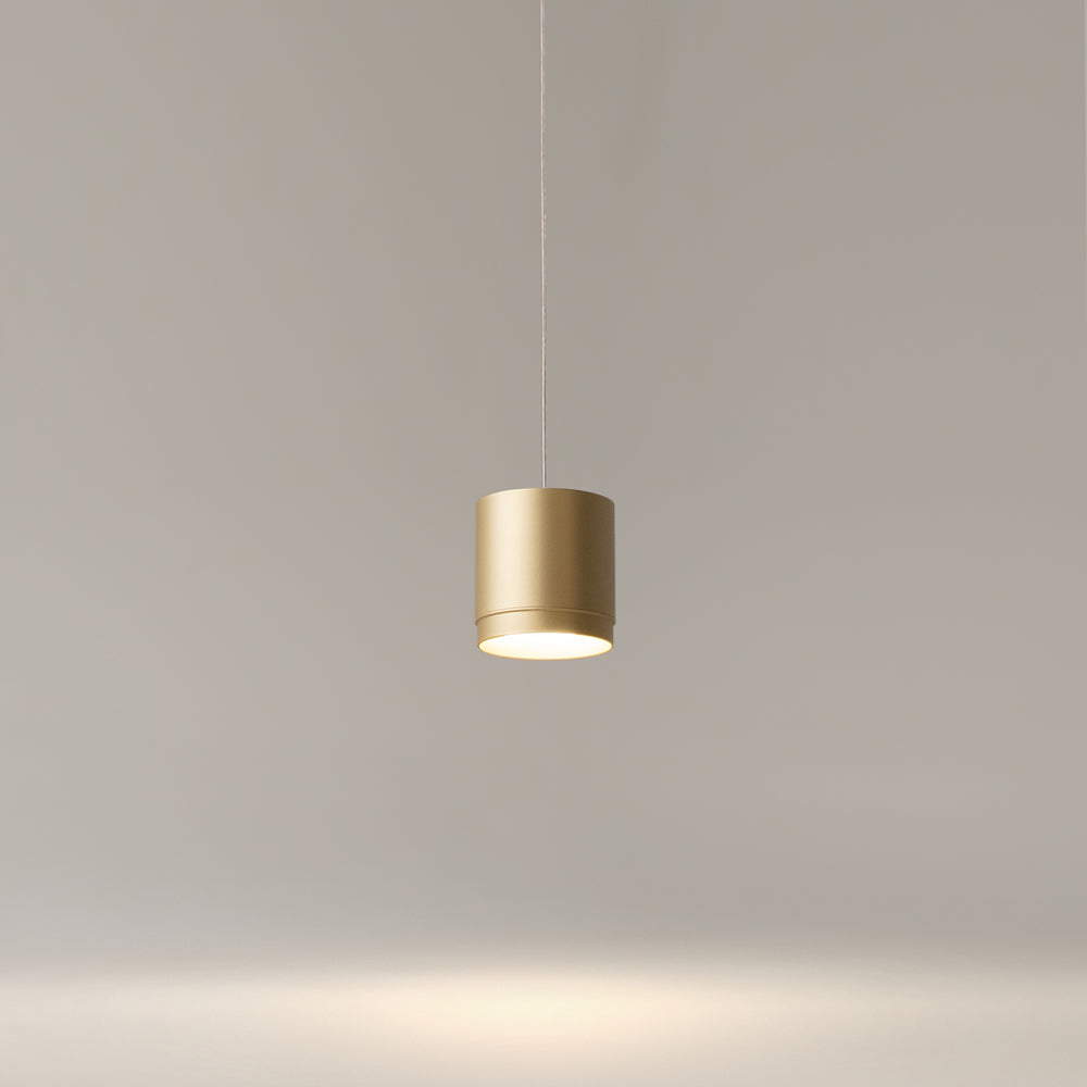 Luminaire allumé de face sur fond gris clair, halo lumineux diffus vers le bas