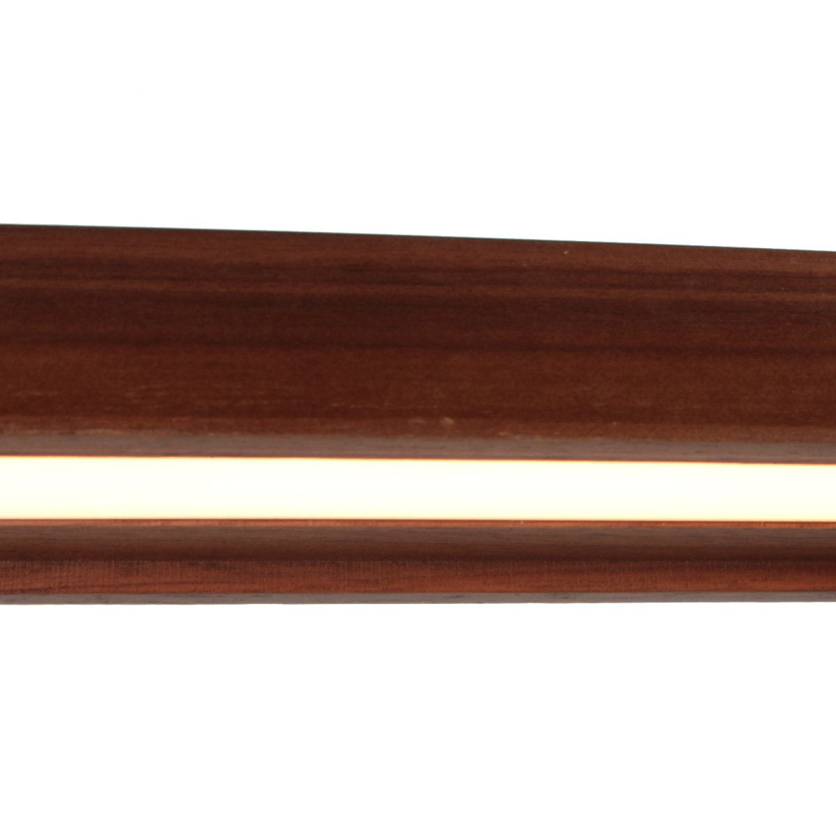 Détail du bandeau lumineux LED incrusté sous le profil en bois.
