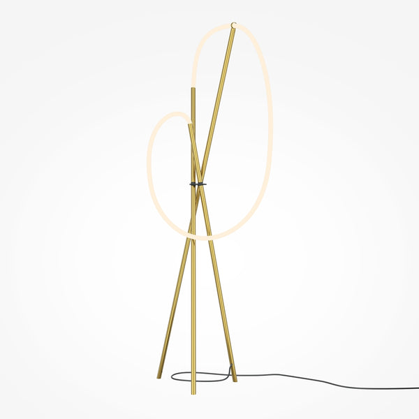Goldene Stehlampe mit Häkeloptik