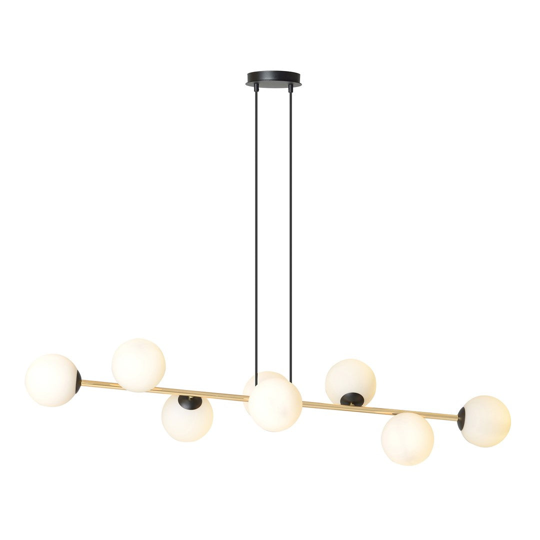 Second plan produit sur fond blanc, suspension éteinte, globes opalins et structure noire et laiton.
