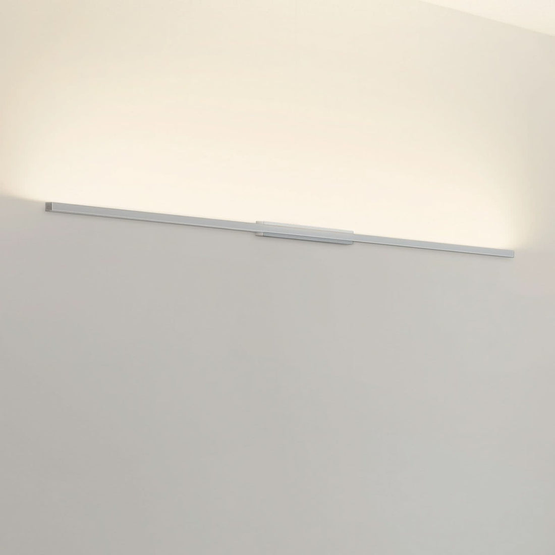 Applique murale LED SpinaLED 150cm 3000 en aluminium, chromé et blanc, hauteur 6,2 cm
