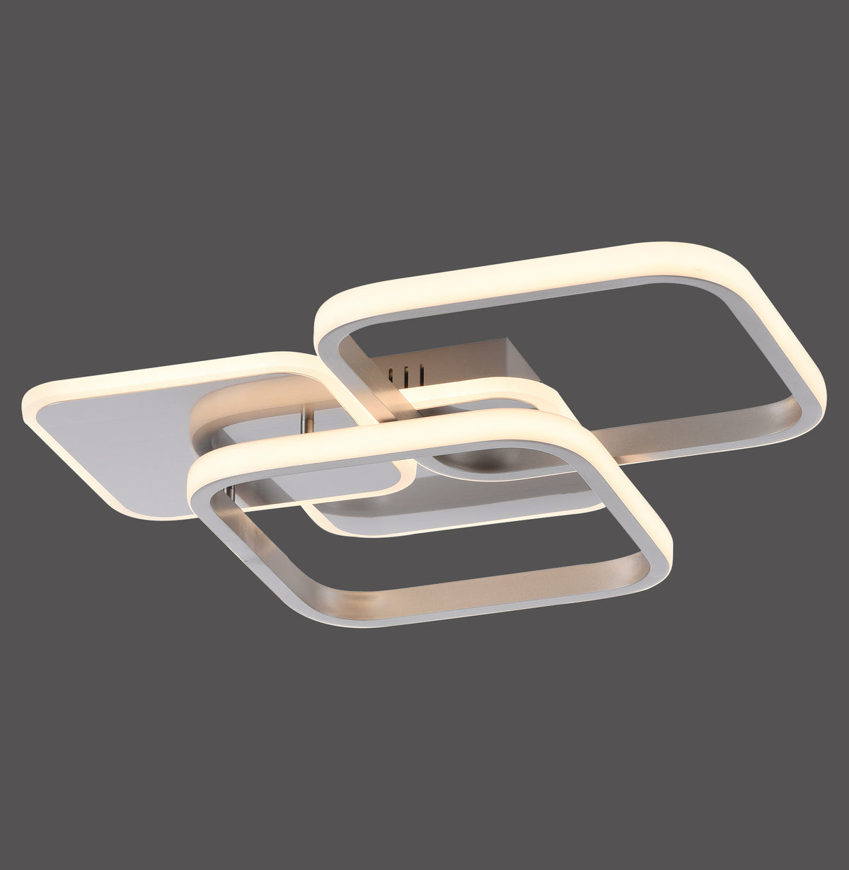 Vue en angle du luminaire sur fond gris foncé, anneaux métalliques superposés bien visibles